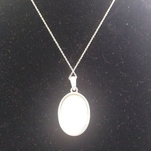 Load image into Gallery viewer, 925 Mother-of-pearl Pendant with Peridot CZ Star 18&quot; Chain Necklace
