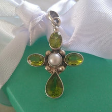 Load image into Gallery viewer, 925 Sterling Silver Peridot Pearl Pendant

