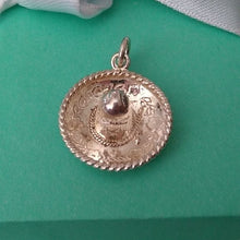 Load image into Gallery viewer, Vintage Sterling Silver 925 Sombrero Pendant with fine floral details