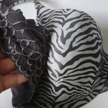 Load image into Gallery viewer, Maidenform Self Expressions iFit Lace Balconette Bra, Fuzzy Black Zebra, 40C
