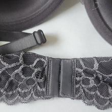Load image into Gallery viewer, Maidenform Self Expressions iFit Lace Balconette Bra, Fuzzy Black Zebra, 40C
