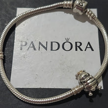 Load image into Gallery viewer, Pandora Sterling Silver 7.0&quot; Starter Bracelet &amp; Queen BEE Charm 790227
