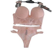 Load image into Gallery viewer, Daisy Fuentes Matching Bra Set, Peach, 34B/Small panty
