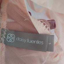 Load image into Gallery viewer, Daisy Fuentes Matching Bra Set, Peach, 34B/Small panty
