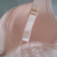Load image into Gallery viewer, Daisy Fuentes Matching Bra Set, Peach, 34B/Small panty
