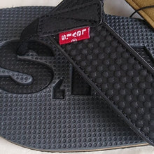 Load image into Gallery viewer, Levi&#39;s Men&#39;s Kyle Sport J Flip Flop Sandals, Black, Size 12
