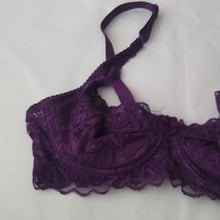 Load image into Gallery viewer, Purple Lace Push-up Bra, Small 34B
