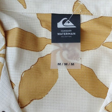 Load image into Gallery viewer, Quiksilver Men&#39;s Waterman Falling Blossom Hawaiian Shirt, Gold, Size Medium
