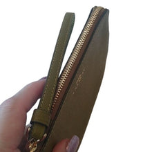 Load image into Gallery viewer, Coach 58032 Corner Zip Wristlet, IM/Citron
