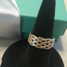 Load image into Gallery viewer, Sterling Silver Open Weave Toe Ring, Size 3

