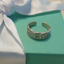Load image into Gallery viewer, Sterling Silver Open Weave Toe Ring, Size 3
