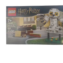 Load image into Gallery viewer, LEGO Harry Potter Hedwig at 4 Privet Drive Owl Figure Toy 76425
