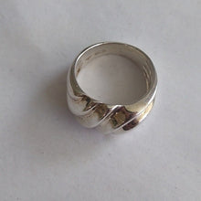 Load image into Gallery viewer, Wavy ridged Modernist 925 Sterling Silver Ring,  size 6.5
