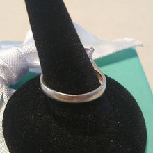 Load image into Gallery viewer, Sterling Silver + Purplish-Pink Sapphire Princess Cut Ring Thailand, size 6.5
