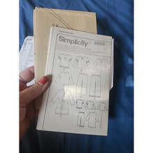 Load image into Gallery viewer, Simplicity 2826 Size AA Toddlers' and Child's Pajamas &amp; Robe Pattern Uncut
