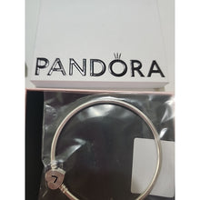 Load image into Gallery viewer, Pandora Radiating Heart Clasp Bangle Bracelet 593752C00, Size 19cm/7.5in

