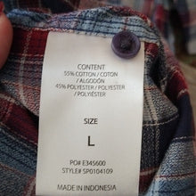 Load image into Gallery viewer, O'Neill Modern Fit Eastwood Short Sleeve Button Down Plaid Shirt, Navy, Large
