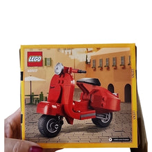 Load image into Gallery viewer, Lego Vespa European Scooter Building Set 40517
