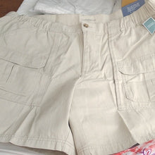 Load image into Gallery viewer, Croft &amp; Barrow 9&quot; Side-Elastic Cotton Relaxed Fit Cargo Shorts, Silver Birch, 52
