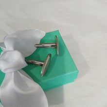 Load image into Gallery viewer, Swank Silver tone Oval w/ Fan Florish Cuff Links
