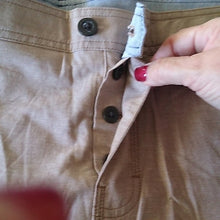 Load image into Gallery viewer, Columbia Sycamore Falls Regular Classic Fit Shorts, khaki, size 40
