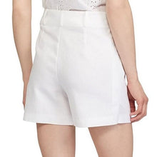 Load image into Gallery viewer, Chaps Linen Blend Pleated Shorts, White, Size 2
