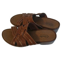 Load image into Gallery viewer, CLARKS Women's Bendables  81373 Brown Leather Strappy Sandal US Size 6M
