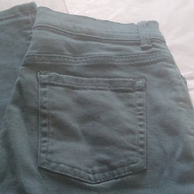 Load image into Gallery viewer, Gloria Vanderbilt Amanda High Rise Tapered Stretch Jeans, Rain Cloud, size 8
