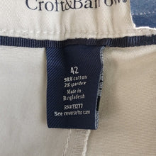 Load image into Gallery viewer, Men&#39;s Croft &amp; Barrow Ultimate Comfort Cargo Shorts, Drawstring Beige, size 42
