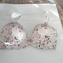 Load image into Gallery viewer, Laura Ashley Padded Underwire Bra, size 38DD
