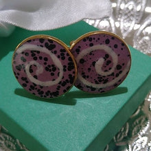 Load image into Gallery viewer, Vintage Goldtone Men's Round Enamel Swirl Cuff Links
