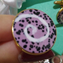 Load image into Gallery viewer, Vintage Goldtone Men's Round Enamel Swirl Cuff Links
