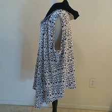 Load image into Gallery viewer, Maria Gabrielle Southwestern Fly front Long Vest with Pockets, Black/Ivory, 3X
