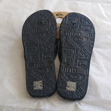 Load image into Gallery viewer, Quiksilver Men&#39;s Black Flip Flop Sandals, size 9

