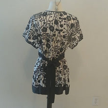 Load image into Gallery viewer, Motherhood Maternity Black +White Top, Black + Ivory, size XL
