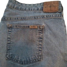 Load image into Gallery viewer, Levi's Stretch Low-rise Bootcut Jeans, Light Wash, Size 18 Short
