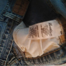 Load image into Gallery viewer, Levi's Stretch Low-rise Bootcut Jeans, Light Wash, Size 18 Short
