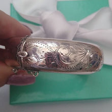 Load image into Gallery viewer, Vintage English STERLING Birmingham 1922 Hallmarked Etched Bangle Bracelet, 26 g
