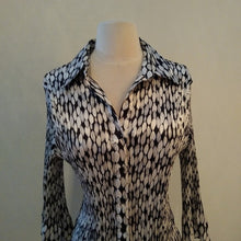 Load image into Gallery viewer, Notations Woman Black White Shiny Career Blouse with bell sleeves, size 2X
