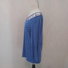 Load image into Gallery viewer, Dana Buchman Cut out Neckline L/S Blouse, Blues/White, Size Large
