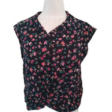 Load image into Gallery viewer, Lily White SAMPLE Short Sleeved button down Top, Black/Pinks, Size Medium
