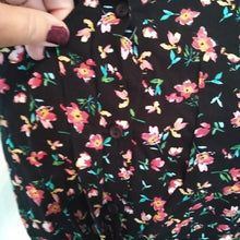 Load image into Gallery viewer, Lily White SAMPLE Short Sleeved button down Top, Black/Pinks, Size Medium
