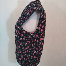 Load image into Gallery viewer, Lily White SAMPLE Short Sleeved button down Top, Black/Pinks, Size Medium
