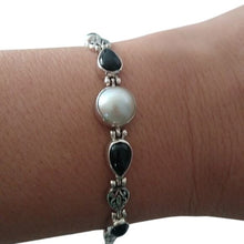 Load image into Gallery viewer, Samuel B. BJC Benham Sterling Silver Bracelet with Mabe Pearl and Onyx
