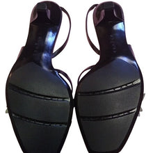 Load image into Gallery viewer, AXCESS Aries Sandals,  Black with Ivory flowers,  Size 8.5 M
