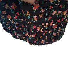 Load image into Gallery viewer, Lily White SAMPLE Short Sleeved button down Top, Black/Pinks, Size Medium
