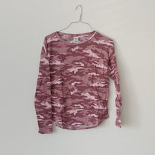 Load image into Gallery viewer, PINK Victoria's Secret Long Sleeved Camo Waffle Thermal Top Shirt, Size Medi…
