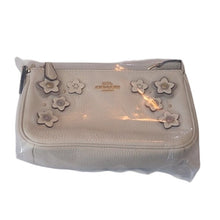 Load image into Gallery viewer, Coach F73443 Pebbled Leather Floral Applique Large Wristlet, IM/Chalk
