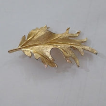 Load image into Gallery viewer, Vintage BSK Goldstone Metal Leaf Brooch
