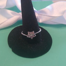 Load image into Gallery viewer, Sterling Silver Star Flower Ring 925, size 6.5
